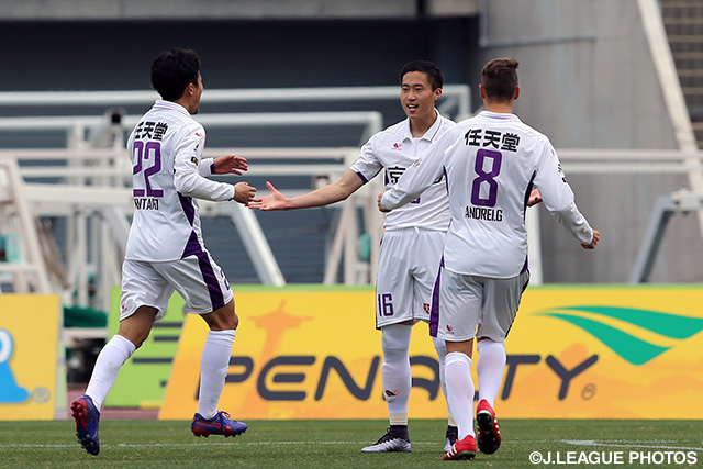 50分に移籍後初ゴールを決めたイ ヨンジェ（京都）【明治安田Ｊ２ 第3節 岡山vs京都】