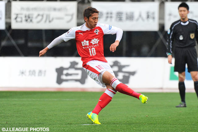 自ら得たPKをゴール左隅に決め、決勝点を挙げた清武 功暉（熊本）【明治安田Ｊ２ 第3節 熊本vs東京Ｖ】