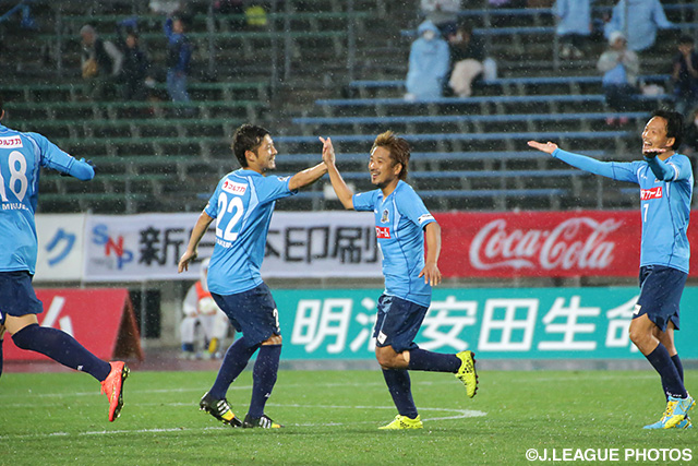 武田 有祐（#22）のゴールで2点差を追いついた讃岐が無敗をキープ【明治安田Ｊ２ 第3節 讃岐vs長崎】