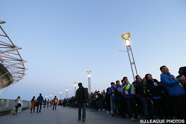 入場を待つ長い列【ＡＣＬ GS MD3 FC東京vs江蘇蘇寧】