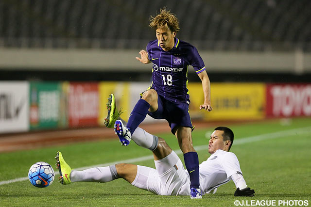 サイドからのクロスでチャンスを作った柏 好文（広島）【ＡＣＬ GS MD3 広島vsブリーラム】