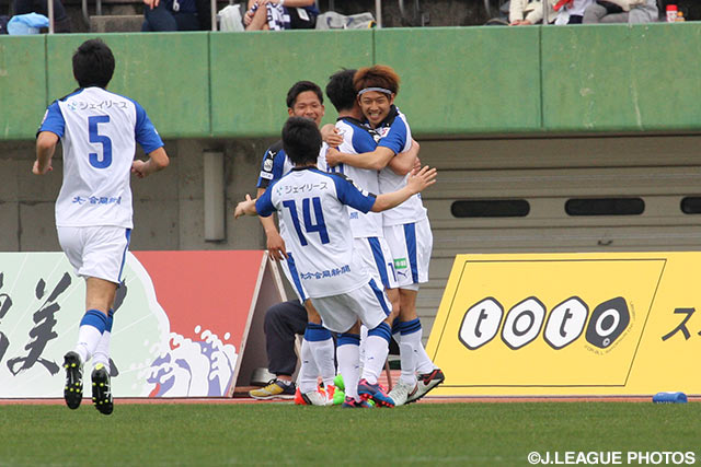 松本 怜の決勝点でバトルオブ九州を制した大分【明治安田Ｊ３ 第2節 鹿児島vs大分】