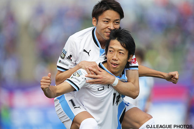 鮮やかにFKを決め、2試合連続得点で均衡を破った中村 憲剛（川崎Ｆ）【明治安田Ｊ１ 1st 第4節 甲府vs川崎Ｆ】