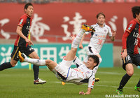 オーバーヘッドで果敢にゴールを狙った橋本 拳人（FC東京）【明治安田Ｊ１ 1st 第4節 鹿島vsFC東京】