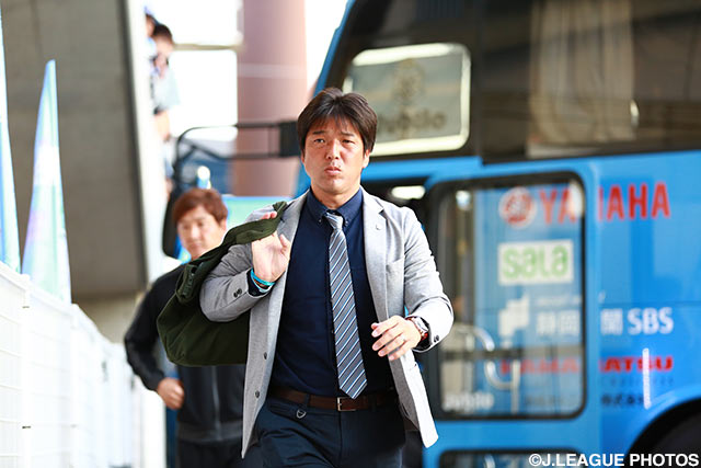 磐田の名波　浩監督。対戦相手の井原　正巳監督とは磐田や日本代表で戦った仲【明治安田Ｊ１ 1st 第4節 磐田vs福岡】