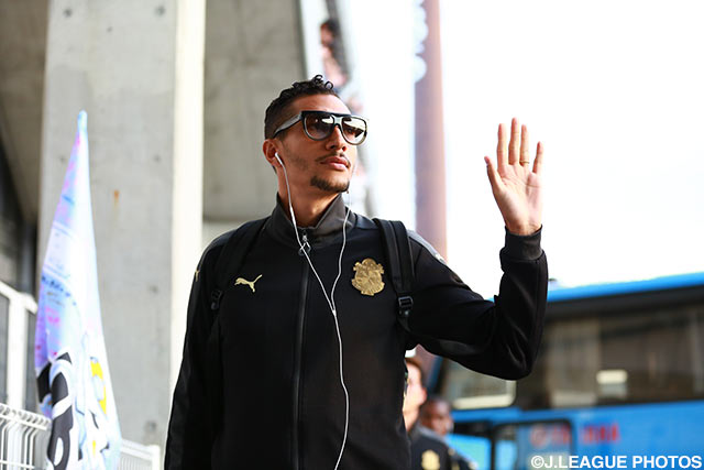 空中戦の強さに加え、足もとの巧みさも備えるジェイ（磐田）。元イングランド代表の実力を存分に発揮中【明治安田Ｊ１ 1st 第4節 磐田vs福岡】