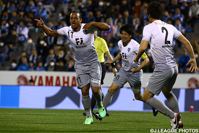 圧倒的な高さで先制点を奪ったウェリントン（福岡）【明治安田Ｊ１ 1st 第4節 磐田vs福岡】