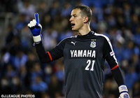 福岡の終盤の猛攻を体を張って防ぎ切ったカミンスキー（磐田）【明治安田Ｊ１ 1st 第4節 磐田vs福岡】