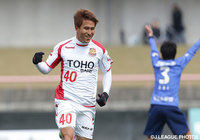 右足で先制ゴールを決めガッツポーズの樋口 寛規（福島）【明治安田Ｊ３ 第2節 富山vs福島】