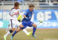 タイトなマークを受け、シュートゼロに終わった大黒 将志（山形）【明治安田Ｊ２ 第4節 山形vsＣ大阪】