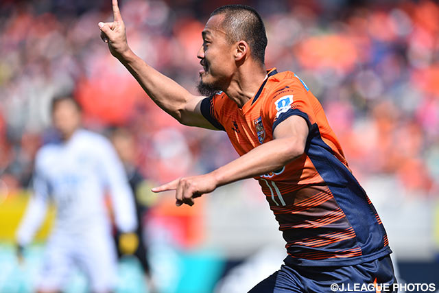 FKを頭で合わせて決勝点を決めた阪田 章裕（長野）【明治安田Ｊ３ 第2節 長野vs栃木】