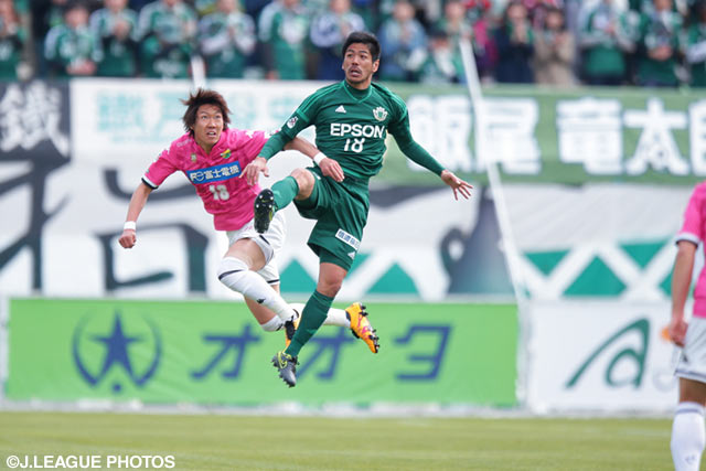 バー直撃の惜しいヘディングシュートを放った當間 建文（松本）【明治安田Ｊ２ 第4節 松本vs千葉】