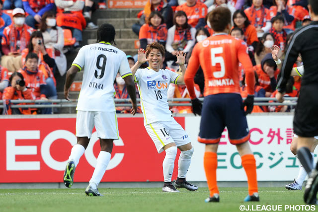 待望の今季初得点でリードを広げた浅野 拓磨（広島）【明治安田Ｊ１ 1st 第4節 大宮vs広島】