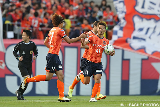 横谷 繁（#17）のＪ１初得点で1点差に詰め寄った大宮【明治安田Ｊ１ 1st 第4節 大宮vs広島】