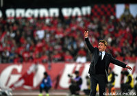 ベンチ前で選手に指示を送るペトロヴィッチ監督（浦和）【明治安田Ｊ１ 1st 第4節 湘南vs浦和】