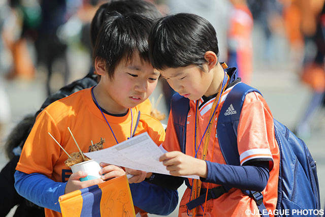 小さなファン・サポーターが必死に探すものは栄光への道筋か【明治安田Ｊ２ 第4節 愛媛vs岐阜】