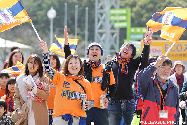 老若男女が笑顔の声援を送ります！【明治安田Ｊ２ 第4節 愛媛vs岐阜】