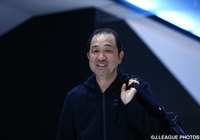 笑顔でスタジアム入りする川崎Ｆの風間 八宏監督【ＹＮＣ GS 第1節 川崎Ｆvs横浜FM】