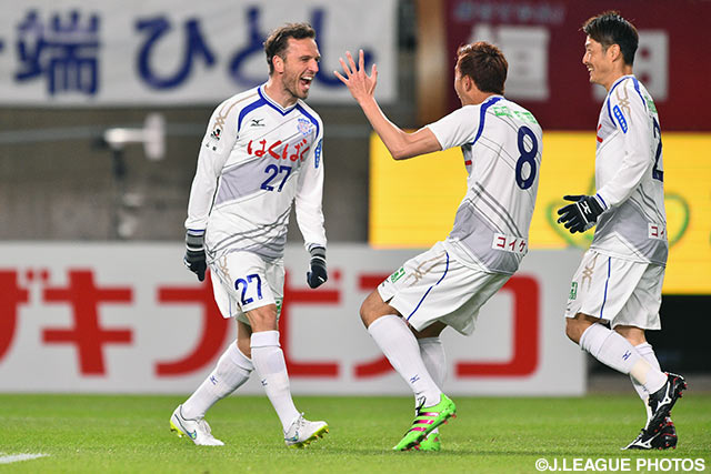 6分の先制点で早々に均衡を破ったビリー セレスキー（甲府）【ＹＮＣ GS 第1節 鹿島vs甲府】