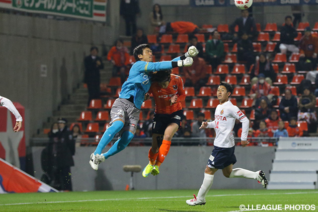 体を張ったセービングを見せた西村 弘司（名古屋）【ＹＮＣ GS 第1節 大宮vs名古屋】