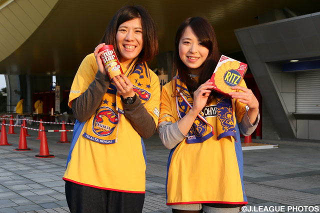 タオルマフラーもお菓子も持って準備万端！【ＹＮＣ GS 第1節 仙台vs新潟】