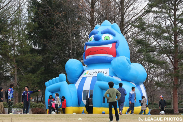 迫力満点のアトラクション。中にはいったい何が？【明治安田Ｊ２ 第5節 山形vs清水】