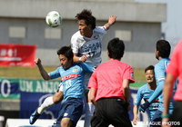 持ち味の高さを生かして2点目をアシストした山﨑 凌吾（徳島）【明治安田Ｊ２ 第5節 讃岐vs徳島】