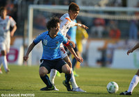 試合終了間際にポスト直撃の惜しい一撃を放った内田 健太（愛媛）【明治安田Ｊ２ 第5節 横浜FCvs愛媛】