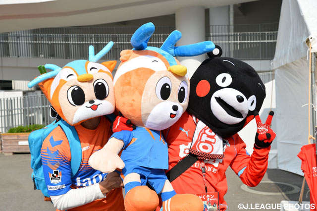 両チームのサポーター？が仲良く来場【明治安田Ｊ２ 第5節 長崎vs熊本】