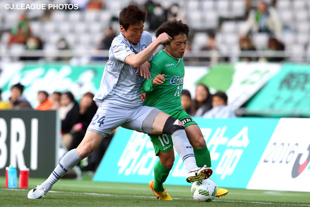 金 聖基（町田）が高木 善朗（東京Ｖ）に厳しいプレッシャーをかける【明治安田Ｊ２ 第5節 東京Ｖvs町田】