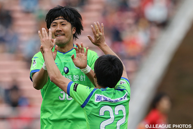 試合終盤にセットプレーから決勝ヘッドを決めた島村 毅（湘南）【ＹＮＣ GS 第2節 名古屋vs湘南】