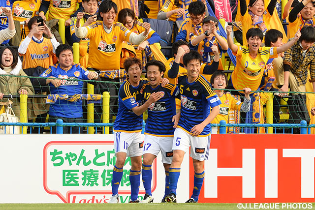 ゴール前のこぼれ球を冷静に押し込み、決勝点を奪った富田 晋伍（仙台 #17）【ＹＮＣ GS 第2節 柏vs仙台】