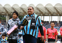 中村　憲剛（川崎Ｆ）と武蔵川親方（元横綱武蔵丸）【明治安田Ｊ１ 1st 第5節 川崎Ｆvs鹿島】