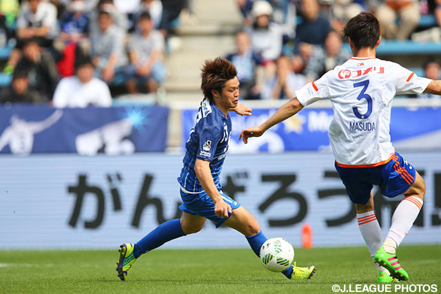 鋭いドリブルで新潟ゴールに迫った為田 大貴（福岡）【明治安田Ｊ１ 1st 第5節 福岡vs新潟】