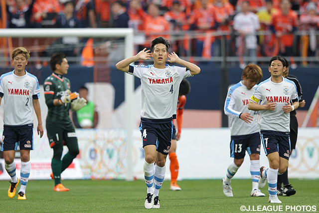 豪快に右足を振り抜き先制点を奪った小林 祐希（磐田）【明治安田Ｊ１ 1st 第5節 大宮vs磐田】