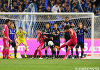 十八番のFKで同点とした中村 俊輔（横浜FM）【明治安田Ｊ１ 1st 第5節 Ｇ大阪vs横浜FM】