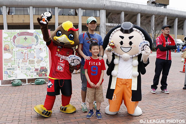 マスコットと一緒に記念撮影！【明治安田Ｊ２ 第6節 金沢vs横浜FC】