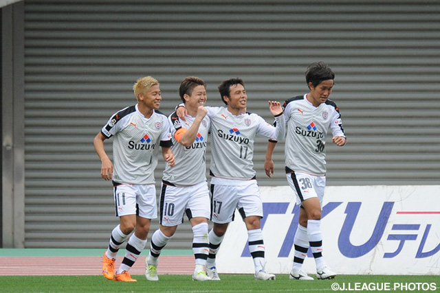 4試合ぶりとなる先制ゴールを決めた大前 元紀（清水）【明治安田Ｊ２ 第6節 熊本vs清水】