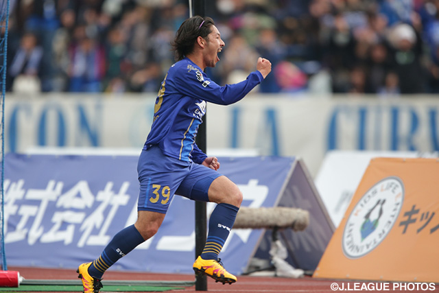 90分に試合を決定づけるヘッドを決めた重松 健太郎（町田）【明治安田Ｊ２ 第6節 町田vs札幌】