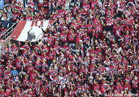 3連勝へ向けて選手を後押しする岡山のファン・サポーター【明治安田Ｊ２ 第6節 岡山vs東京Ｖ】