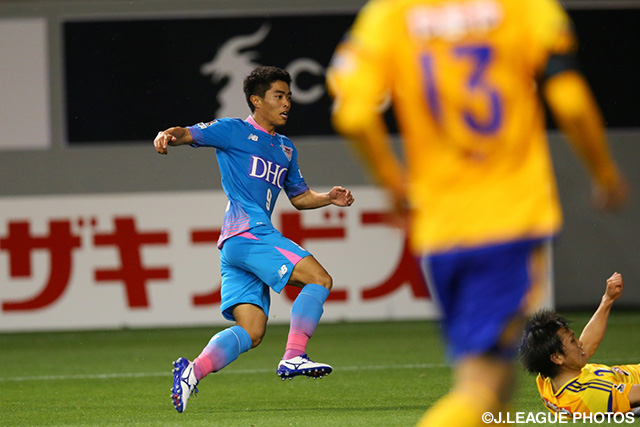 強烈なシュートをネットに突き刺した白 星東（鳥栖）【ＹＮＣ GS 第3節 鳥栖vs仙台】