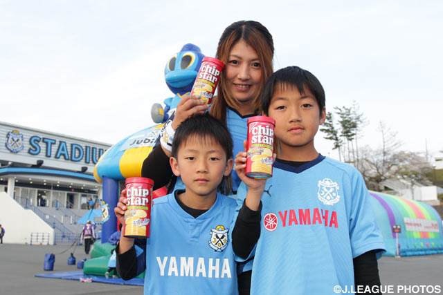 お菓子を手に磐田の応援へ！【ＹＮＣ GS 第3節 磐田vs大宮】