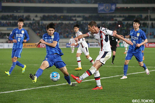 最前線で果敢に勝負を仕掛けたネイサン バーンズ（FC東京）【ＡＣＬ GS MD4 江蘇蘇寧vsFC東京】