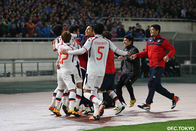 試合終盤の貴重な勝越し点に歓喜の輪を作ったFC東京【ＡＣＬ GS MD4 江蘇蘇寧vsFC東京】