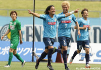 豪快なボレーシュートで移籍後初ゴールを決めた馬場 賢治（讃岐）【明治安田Ｊ２ 第7節 讃岐vs岐阜】