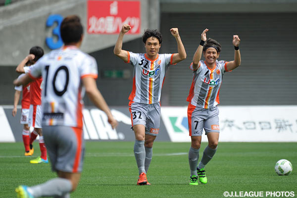 前半に2ゴールを挙げ、勝利の原動力となった中山 仁斗（山口 #32）【明治安田Ｊ２ 第7節 熊本vs山口】