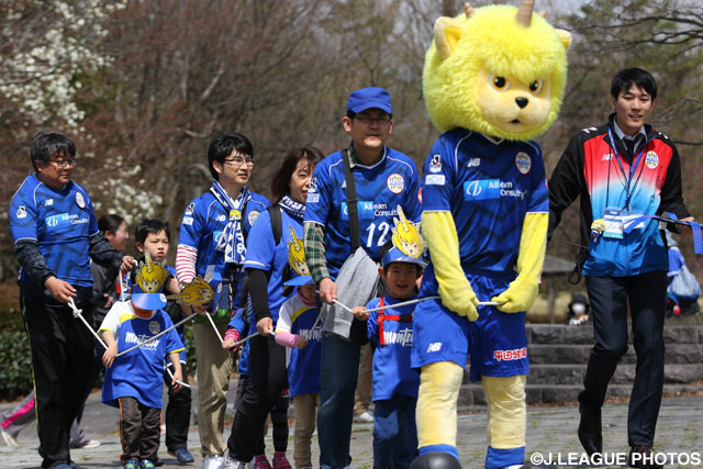 ディーオを先頭にサポーターが勝利に向かって行進！？【明治安田Ｊ２ 第7節 山形vs町田】