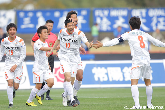 試合開始早々に先制ゴールを決めた瀬沼 優司（愛媛）【明治安田Ｊ２ 第7節 水戸vs愛媛】