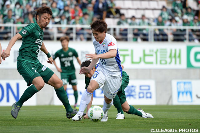 ドリブル突破を図る大﨑 淳矢（徳島）【明治安田Ｊ２ 第7節 松本vs徳島】
