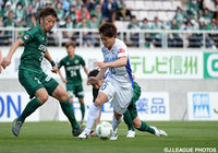 ドリブル突破を図る大﨑 淳矢（徳島）【明治安田Ｊ２ 第7節 松本vs徳島】